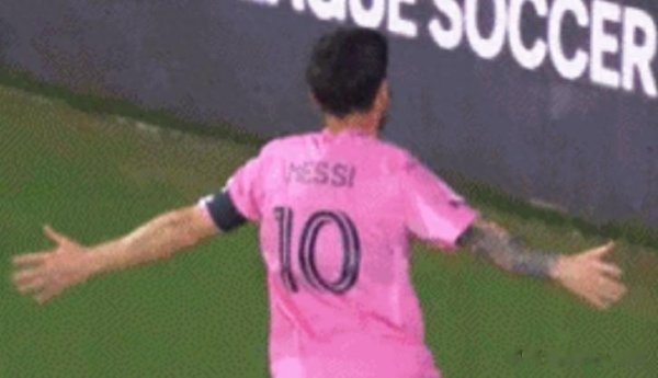 快牛策略 梅西与他的朋友们又创纪录, 4比0晋级下一轮, 第400个助攻来了